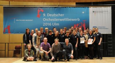 Gemeinsames Gruppenbild der Handglockenchöre Gotha und Wiedensahl beim 9. Deutschen Orchesterwettbewerb 2016 in Ulm