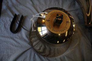 Schulmerich Handglocke mit zerbrochenem Griff