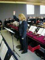 Die Dirigentin vom Handglockenchor Gescher