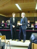Der Pastor aus Wiedensahl und Thomas Eickhoff (von rechts)
